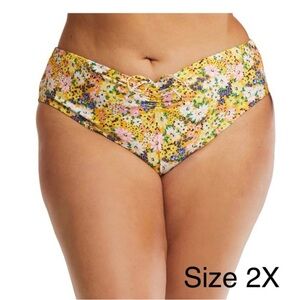 Time and Tru Floral Printed Cinched Mid-rise Bikini Swim Bottom Size
2X (20W-22)